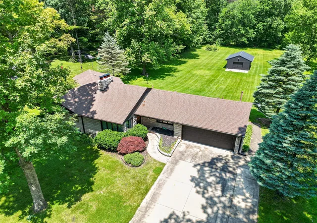 2nd image of 120 E Oak Hill Rd, Chesterton, IN 46304 | MLS# 842262