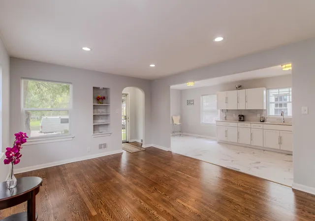 3rd image of 555 Taft Pl, Gary, IN 46404 | MLS# 842276