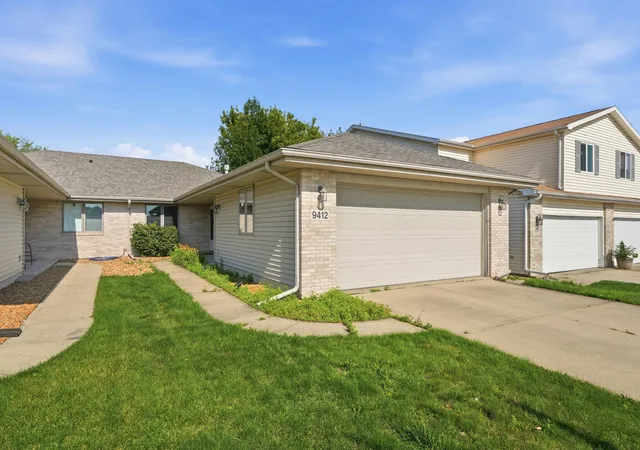 Homes for sale in Highland, IN | 9412 Erie St, Highland, IN 46322 | MLS# 842270