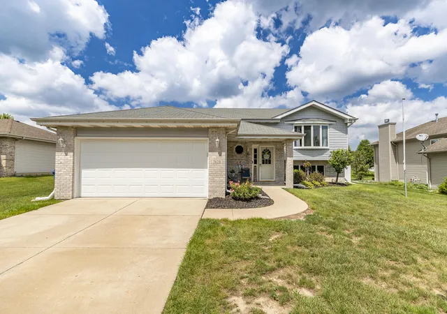 Photo 1 of Single family home for sale at 7420 W 92nd Avenue, Crown Point, IN 46307 | MLS# 842272 | Listing updated on 2026-09-20