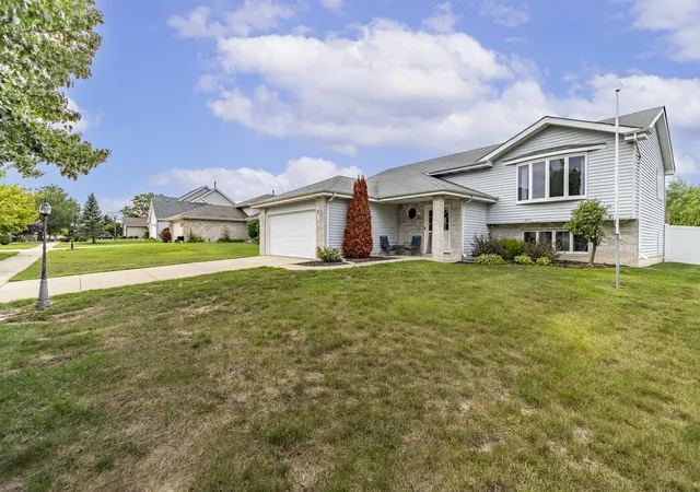 Homes for sale in Crown Point, IN | 7420 W 92nd Ave, Crown Point, IN 46307 | MLS# 842272