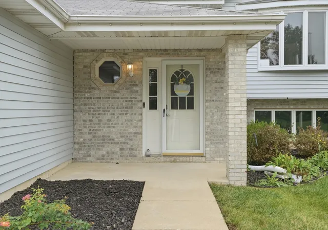 Photo 2 of Single family home for sale at 7420 W 92nd Avenue, Crown Point, IN 46307 | MLS# 842272 | Listing updated on 2026-09-20