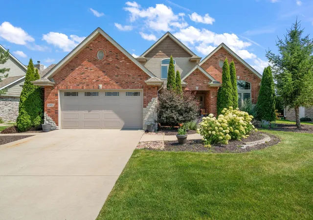 Photo 2 of Sale Pending at 10321 Golden Arch Ave, Saint John, IN 46373 | MLS# 842373 | Listing updated on 2026-09-07