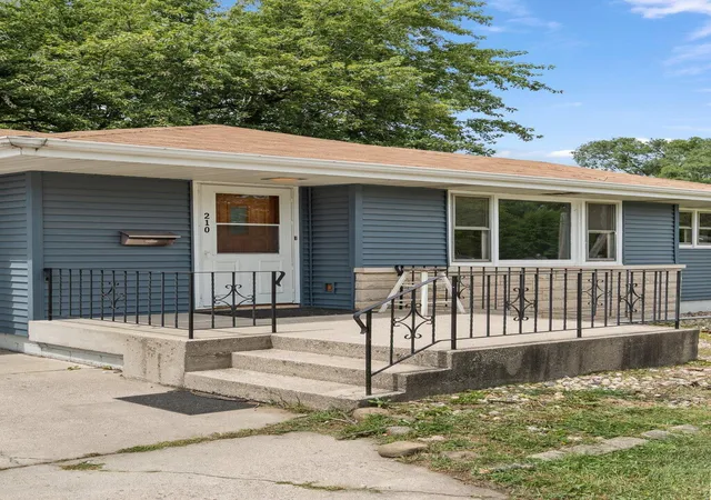 2nd image of 210 S Indiana Ave, Crown Point, IN 46307 | MLS# 842325