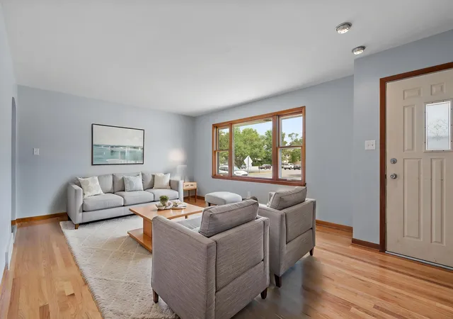 3rd image of 210 S Indiana Ave, Crown Point, IN 46307 | MLS# 842325