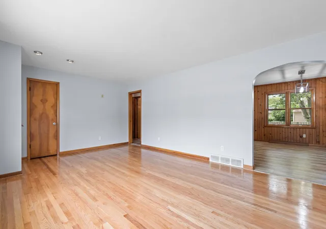 5th image of 210 S Indiana Ave, Crown Point, IN 46307 | MLS# 842325