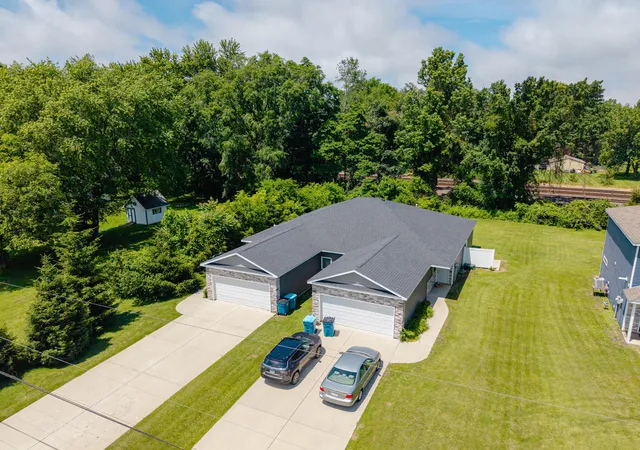 4th image of 1254-1256 Lawson Ln, Chesterton, IN 46304 | MLS# 842348