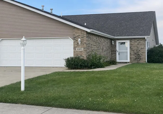 1st image of 1331 California St, Hobart, IN 46342 | MLS# 842457