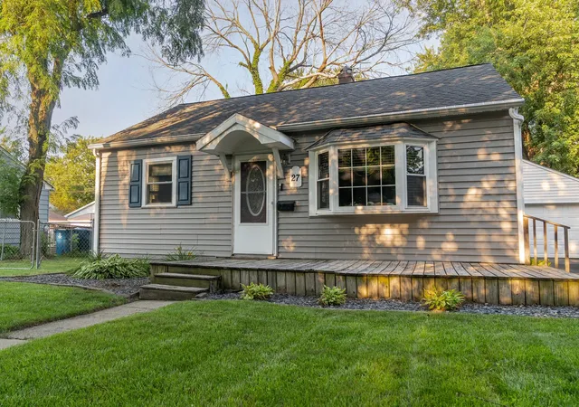 1st image of 27 Walnut Pkwy, Crown Point, IN 46307 | MLS# 842503