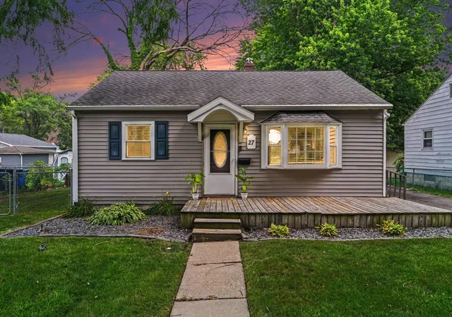 2nd image of 27 Walnut Pkwy, Crown Point, IN 46307 | MLS# 842503