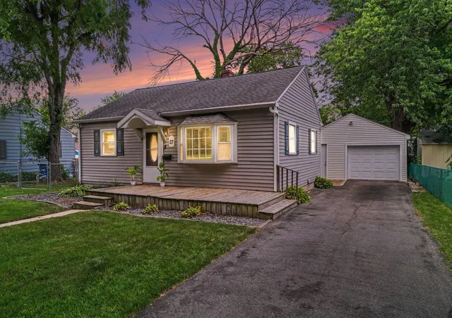 3rd image of 27 Walnut Pkwy, Crown Point, IN 46307 | MLS# 842503