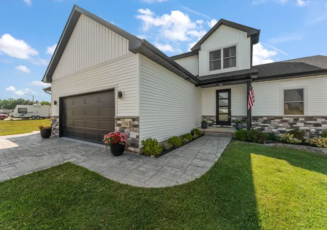 3rd image of 17230 Brookwood Dr, Lowell, IN 46356 | MLS# 842354