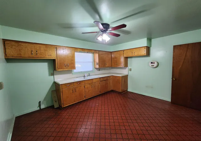 Photo 2 of Sale Pending at 633 N Glenwood Ave, Griffith, IN 46319 | MLS# 842382 | Listing updated on 2026-08-14