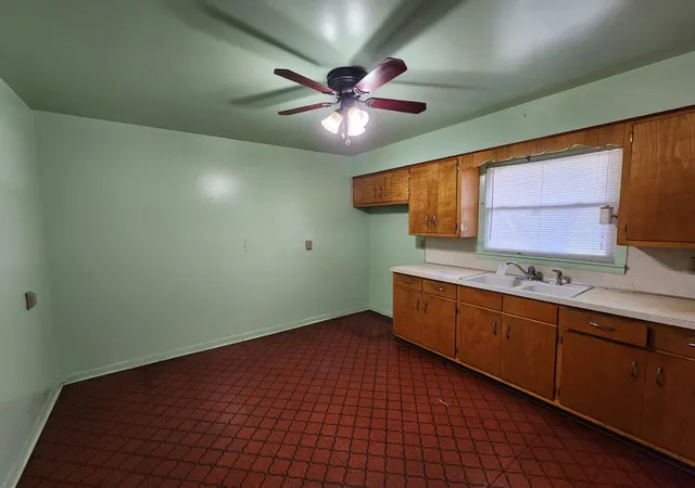 Photo 3 of Sale Pending at 633 N Glenwood Ave, Griffith, IN 46319 | MLS# 842382 | Listing updated on 2026-08-14