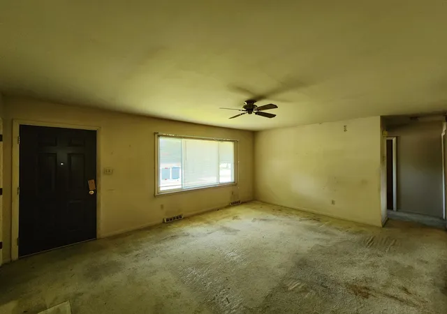 Photo 3 of Sale Pending at 633 N Glenwood Ave, Griffith, IN 46319 | MLS# 842382 | Listing updated on 2026-08-14