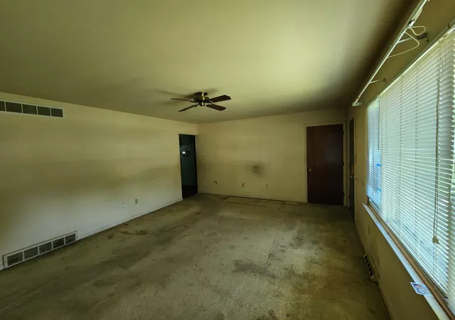 Photo 4 of Sale Pending at 633 N Glenwood Ave, Griffith, IN 46319 | MLS# 842382 | Listing updated on 2026-08-14