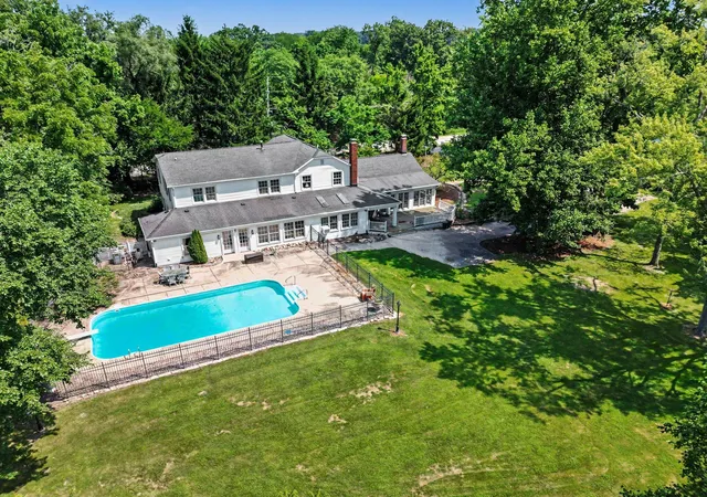1st image of 238 W Joliet Rd, Valparaiso, IN 46385 | MLS# 842442