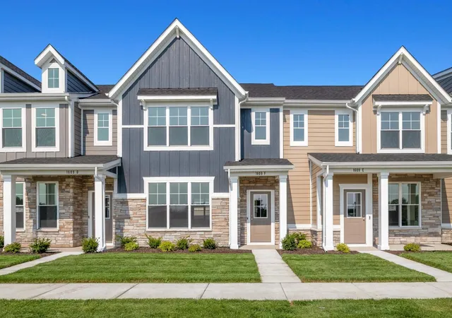 1st image of 1609 Parkside Ln #F, Dyer, IN 46311 | MLS# 842416