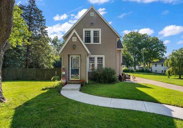 2nd image of 221 N Pennsylvania St, Hobart, IN 46342 | MLS# 842428