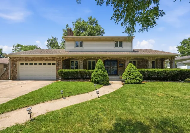 1st image of 9218 Greenwood Ave, Munster, IN 46321 | MLS# 842445