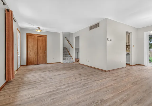 Photo 3 of Single family home for sale at 8832 Jefferson Ct, Munster, IN 46321 | MLS# 842808 | Listing updated on 2026-09-21