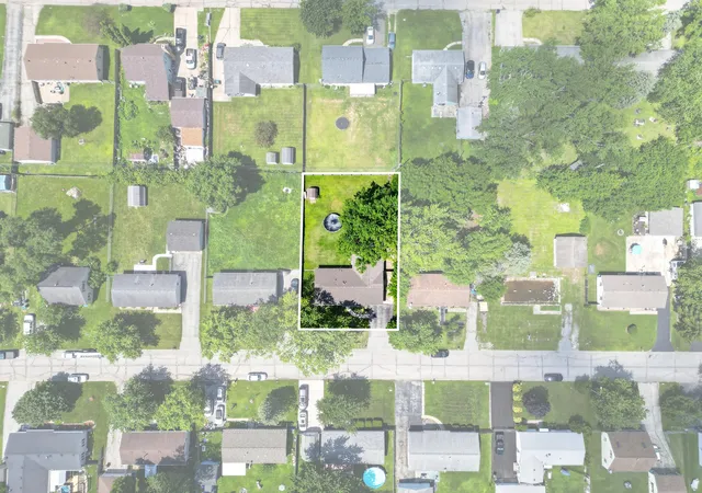 2nd image of 760 Acadia Rd, Valparaiso, IN 46385 | MLS# 842440