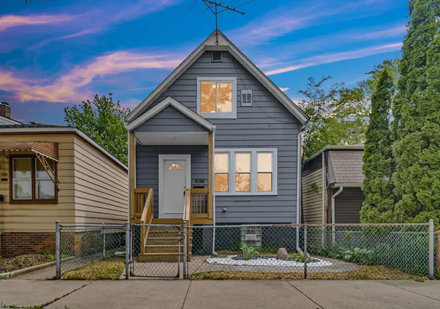 Photo 1 of Single family home for sale at 2019 Davidson Pl, Whiting, IN 46394 | MLS# 842454 | Listing updated on 2026-07-17