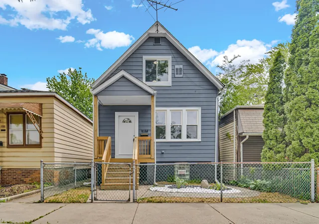 Photo 2 of Single family home for sale at 2019 Davidson Pl, Whiting, IN 46394 | MLS# 842454 | Listing updated on 2026-07-17