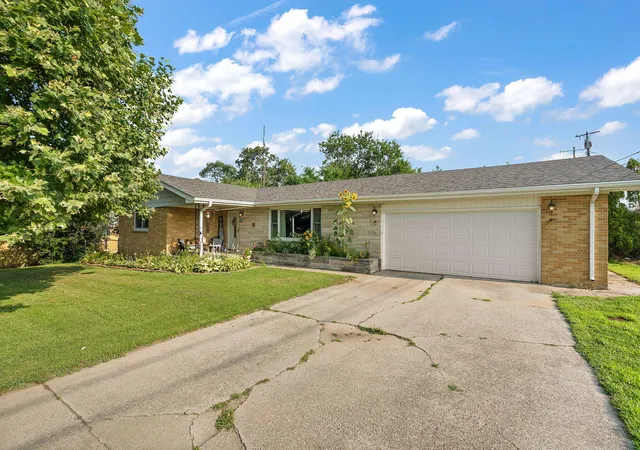1st image of 124 6th Ave Nw, De Motte, IN 46310 | MLS# 842474