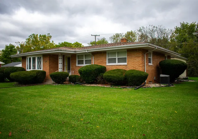 2nd image of 400 E 52nd Ave, Merrillville, IN 46410 | MLS# 842447
