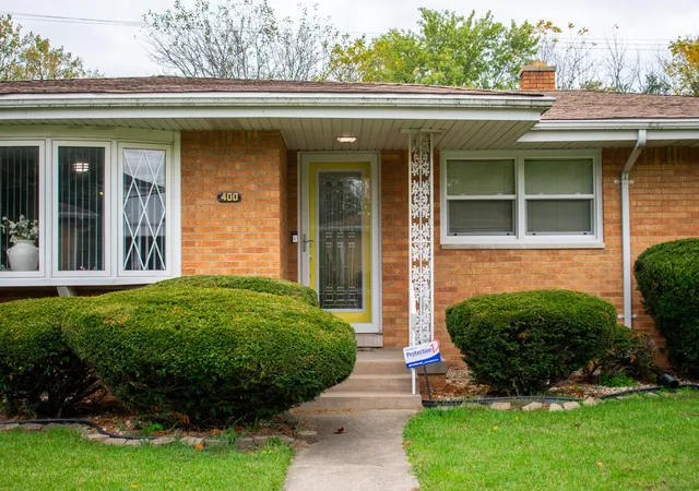 Photo 3 of Single family home for sale at 400 E 52nd Avenue, Merrillville, IN 46410 | MLS# 842447 | Listing updated on 2026-09-03