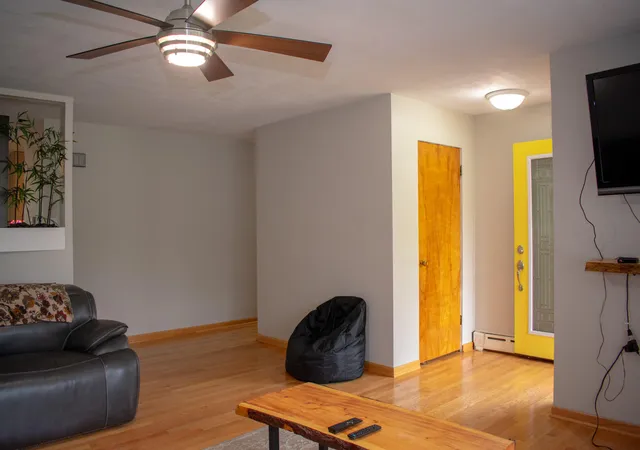 Photo 4 of Single family home for sale at 400 E 52nd Avenue, Merrillville, IN 46410 | MLS# 842447 | Listing updated on 2026-09-03