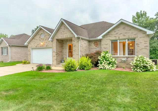 Photo 3 of Sale Pending at 429 11th Circle Se, De Motte, IN 46310 | MLS# 844018 | Listing updated on 2026-09-19