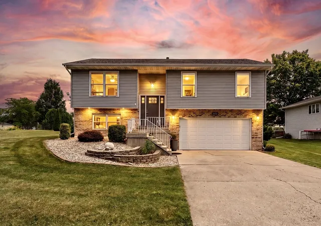 1st image of 4176 Thornhill Dr, Crown Point, IN 46307 | MLS# 842511