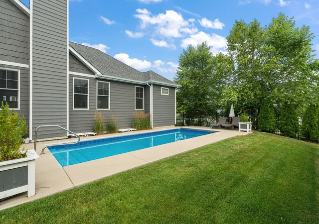 3rd image of 1976 Franklin Dr, Crown Point, IN 46307 | MLS# 842553