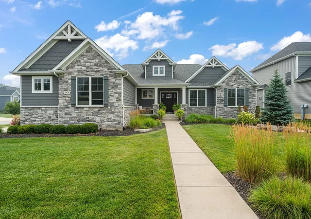 5th image of 1976 Franklin Dr, Crown Point, IN 46307 | MLS# 842553