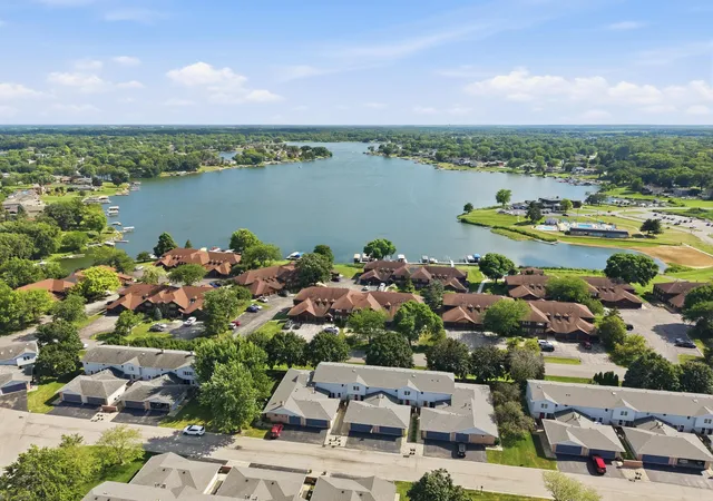 4th image of 2529 E Lakeshore Dr #A-47, Crown Point, IN 46307 | MLS# 842943