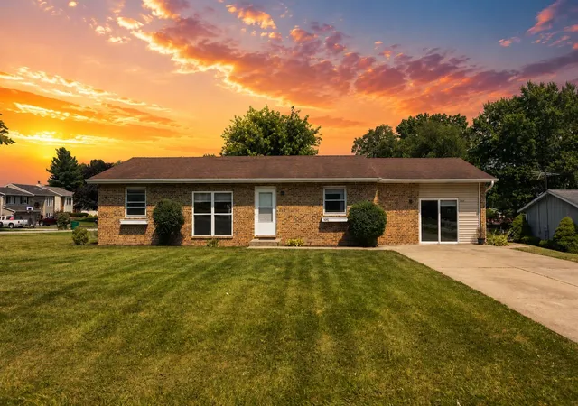 1st image of 4040 Kingsway Dr, Crown Point, IN 46307 | MLS# 842521