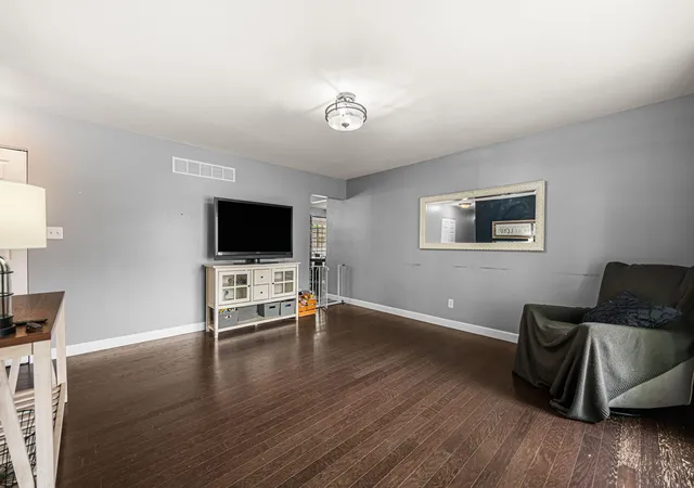 2nd image of 2305 Hollandale Dr, Valparaiso, IN 46383 | MLS# 842562