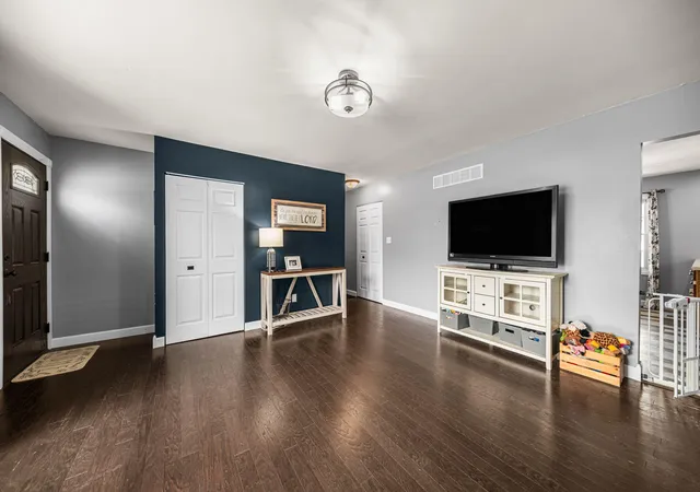 3rd image of 2305 Hollandale Dr, Valparaiso, IN 46383 | MLS# 842562