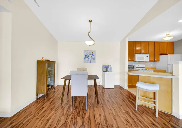 4th image of 9810 Wildwood Cir #2c, Munster, IN 46321 | MLS# 842531