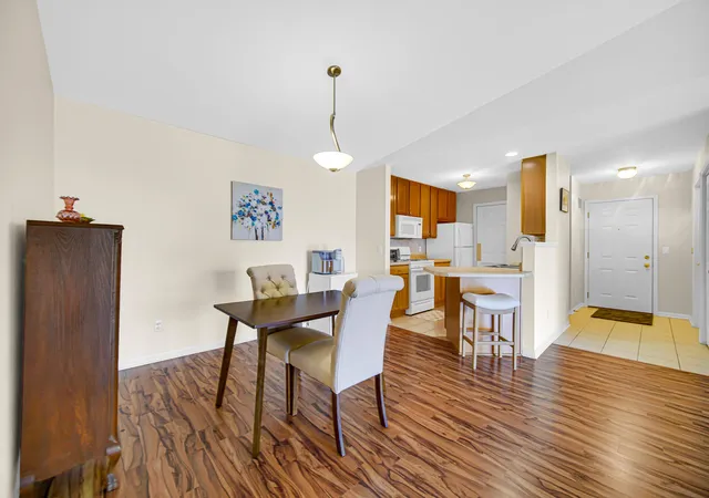 5th image of 9810 Wildwood Cir #2c, Munster, IN 46321 | MLS# 842531