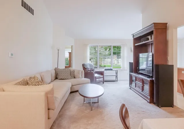 Photo 4 of Townhouse for sale at 1832 Windfield Dr, Munster, IN 46321 | MLS# 842846 | Listing updated on 2026-10-08
