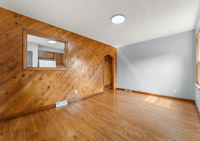 3rd image of 7226 Alexander Ave, Hammond, IN 46323 | MLS# 842548