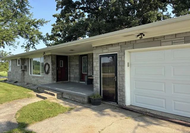 2nd image of 4004 E 109th Ave, Crown Point, IN 46307 | MLS# 842559
