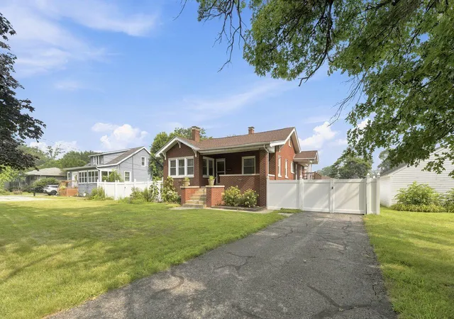 Photo 2 of Single family home for sale at 3541 Ridge Rd, Highland, IN 46322 | MLS# 842575 | Listing updated on 2026-09-21