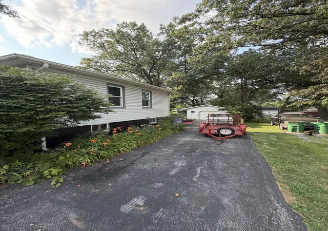 2nd image of 1009 Riverlane Dr, Lake Station, IN 46405 | MLS# 842600
