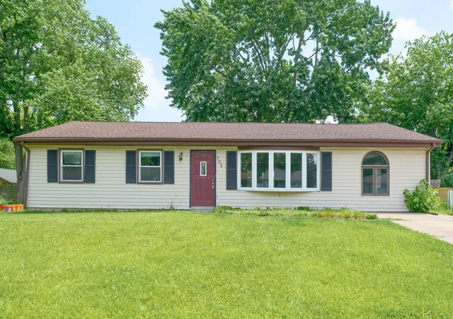 1st image of 703 Dearborn Rd, Valparaiso, IN 46385 | MLS# 842583