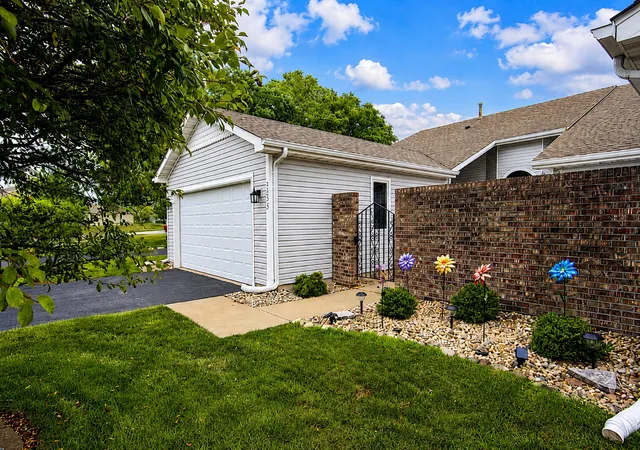 Photo 2 of Sale Pending at 9935 Hunters Run, Saint John, IN 46373 | MLS# 842601 | Listing updated on 2026-08-17