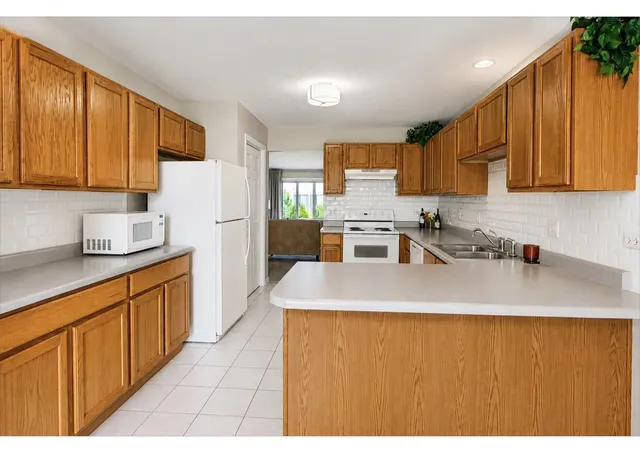 Photo 4 of Sale Pending at 9935 Hunters Run, Saint John, IN 46373 | MLS# 842601 | Listing updated on 2026-08-17
